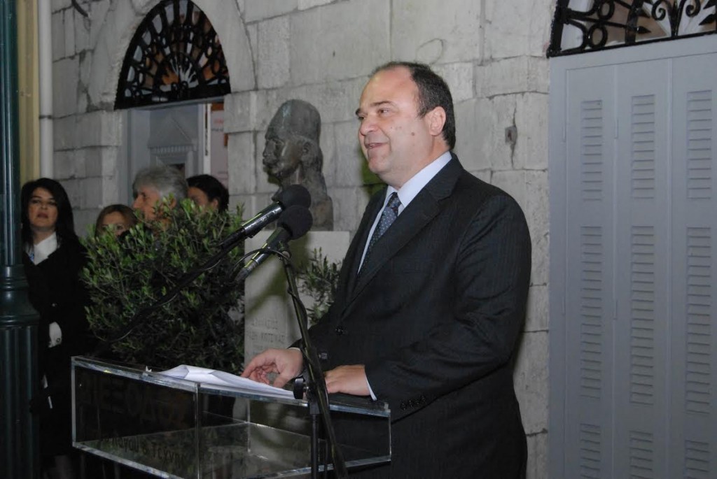 Ο Γ.Γ. της Βουλής εξαγγέλλει την δωρεά της εκθέσεως "Χαρίλαος Τρικούπης" στην πόλη του Μεσολογγίου