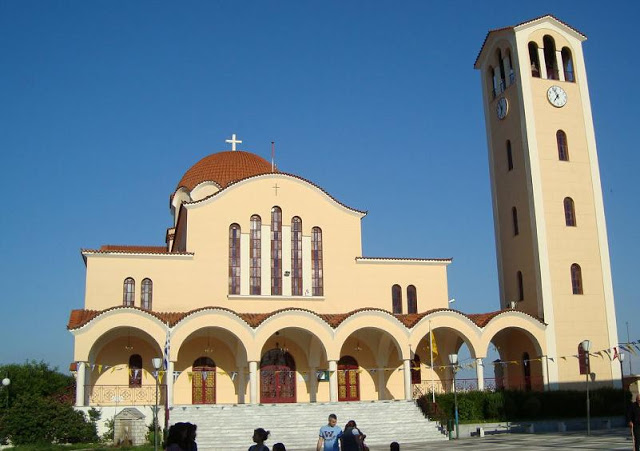 O νέος μεγαλοπρεπής Ναός του Αγίου Κωνσταντίνου θεμελιώθηκε το 1978 για να καλυφθούν οι λατρευτικές ανάγκες των προσφυγών