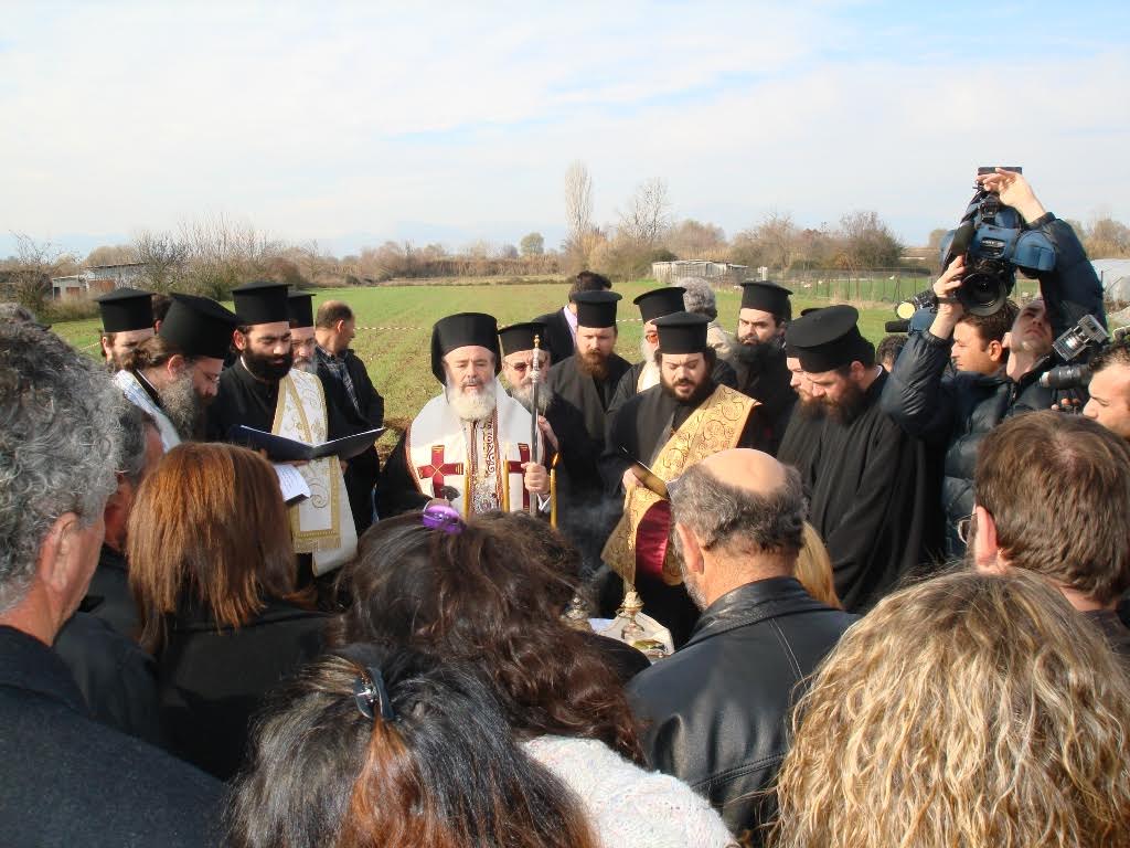 Τον Ναό  θεμελίωσε στις 21 Δεκεμβρίου 2006 ο μακαριστός Αρχιεπίσκοπος Αθηνών και πάσης Ελλάδος κυρός Χριστόδουλος.  Είχε επισκεφθεί το Αγρίνιο για την τέλεση του τεσσαρακονθήμερου μνημοσύνου υπέρ αναπαύσεως των ψυχών των πέντε παιδιών.