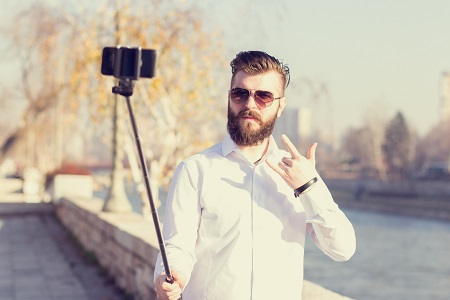 selfie-stick-hipster