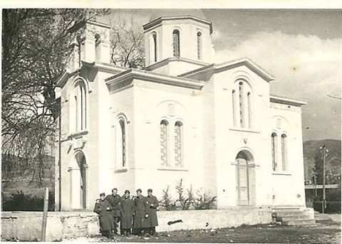 O Ιερός Ναός της Μεταμορφώσεως του Σωτήρος (Αγιά Σωτήρα) στο πάρκο του Αγρινίου το 1942, κατά τη περίοδο της ιταλικής κατοχής. Η φωτογραφία προέρχεται από το αρχείο του κ. Γιώργου Στρατούλη.