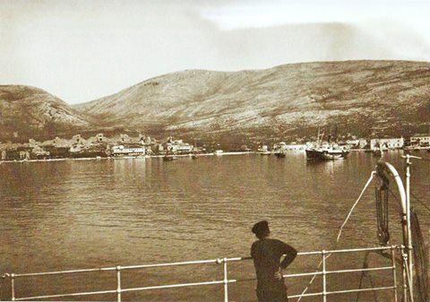 Αμφιλοχία, θέα από την θάλασσα, 1913. Φώτο Hubert Pernot