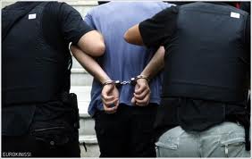 5 ληστείες (στο Αγγελόκαστρο) σε ένα πρωινό από τρεις νεαρούς, το βράδυ συνελήφθησαν