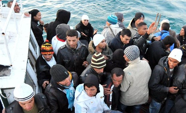Εντοπίστηκε στον Αστακό σκάφος με 100 λαθρομετανάστες