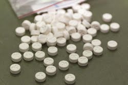 Δίωξη Ναρκωτικών Αγρινίου:Βρήκαν τους παραλήπτες, αναζητούν τον αποστολέα δέματος με ναρκωτικά χάπια