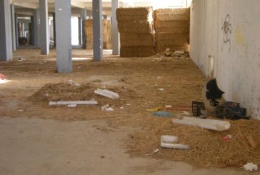 Κέντρο βρωμιάς και απαξίωσης στις αποθήκες στη Λεπενού