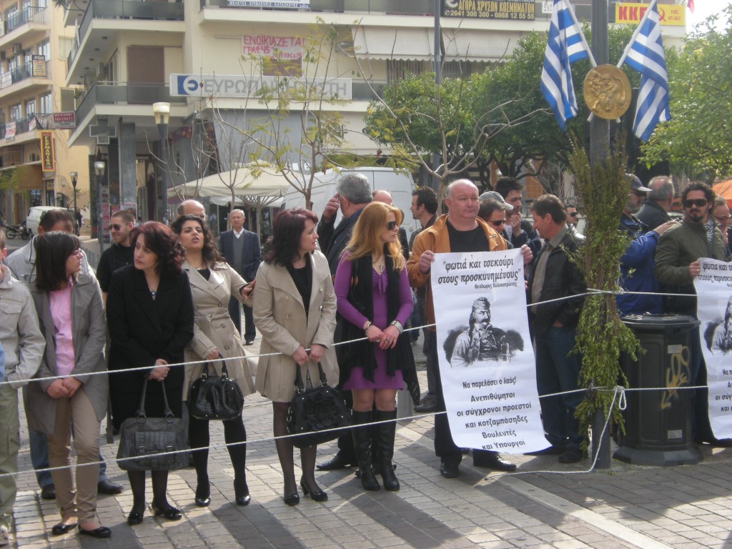 Πανό και συνθήματα διαμαρτυρίας στην Παρέλαση