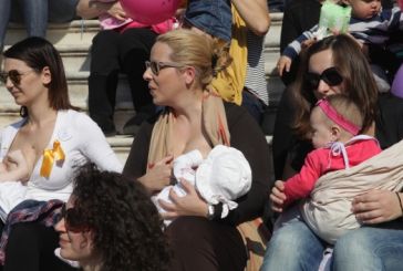 Αγρίνιο: Στο Συντριβάνι ο δημόσιος θηλασμός (2 Νοεμβρίου)