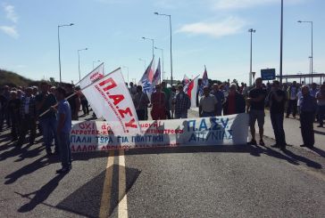 «Aγωνιστικό συλλαλητήριο» αγροτών στον κόμβο Κουβαρά (φωτό)