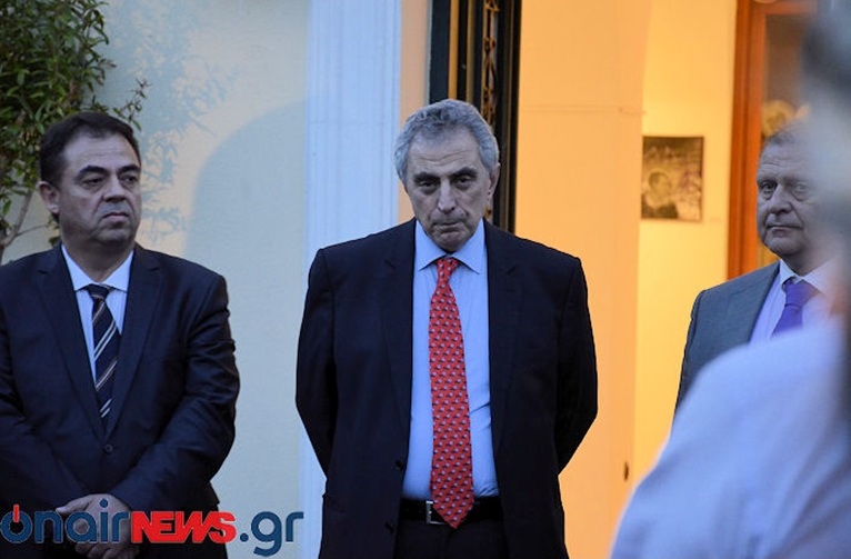 Ο κ. Χρήστος Μοσχανδρέου με τους κ.κ. Κωνσταντόπουλο και Σιαμαντά την ώρα που απευθύνει χαιρετισμό.