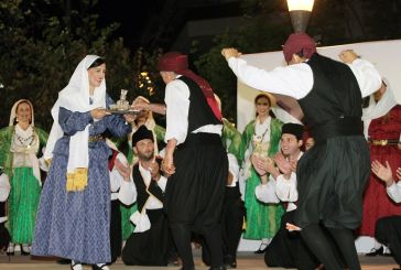 Aγρίνιο: χθες τα ελληνικά και σήμερα τα ξένα χορευτικά