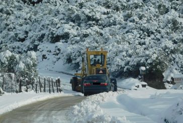 Χιονιάς στον Αράκυνθο:  ανοικτοί οι δρόμοι, αναγκαίες οι αλυσίδες (φωτό)