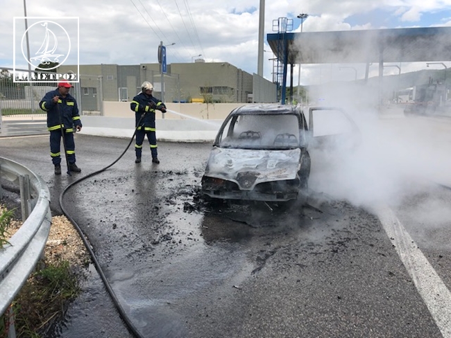 Ιόνια Οδό: Κάηκε ολοσχερώς αυτοκίνητο στα διόδια Μενιδίου
