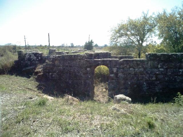 Η αρχαία πύλη απέχει μόλις 10χμ από Αγρίνιο και αποκαλύφθηκε πρόσφατα. Μπορεί να αναδειχθεί ως είσοδος-σύμβολο της πόλης μας;