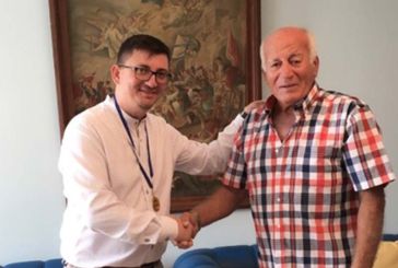 Αστακός: Βαλκανιονίκης δώρισε στον Δήμαρχο Ξηρομέρου χρυσό μετάλλιο 40 ετών (φωτο)