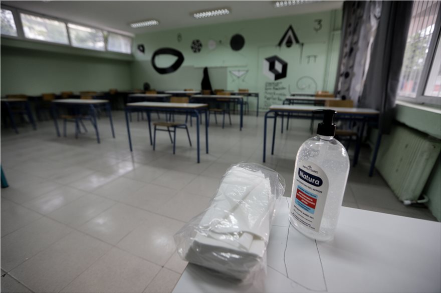 Κορωνοϊός: Διχασμός των ειδικών για το άνοιγμα σχολείων στις 7 Ιανουαρίου
