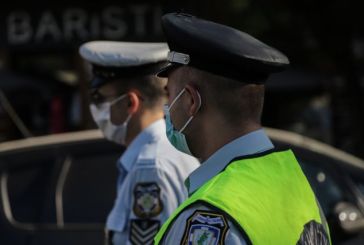 Αστυνομικός σε πολίτη: “γιατί φοράς μάσκα μόνος πάνω στο μηχανάκι;”