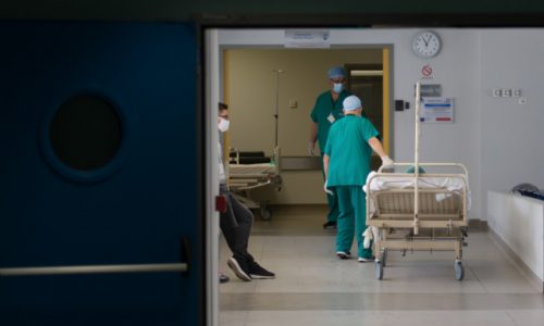 Διπλασιάστηκαν απότομα οι νοσηλευόμενοι με κορωνοϊό στο Νοσοκομείο Αγρινίου