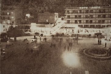 Αγρίνιο: Η κεντρική πλατεία μια νύχτα του ’70