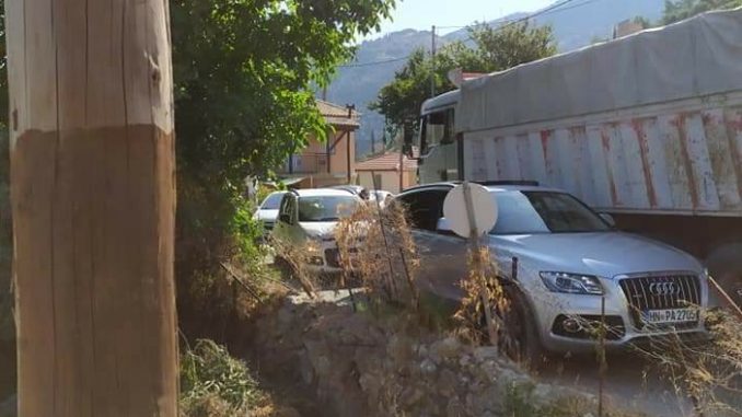Λευκάδα: Κυκλοφοριακό χάος στο Καλαμίτσι- Ασυνείδητοι κατέστρεψαν και φέτος τα φανάρια
