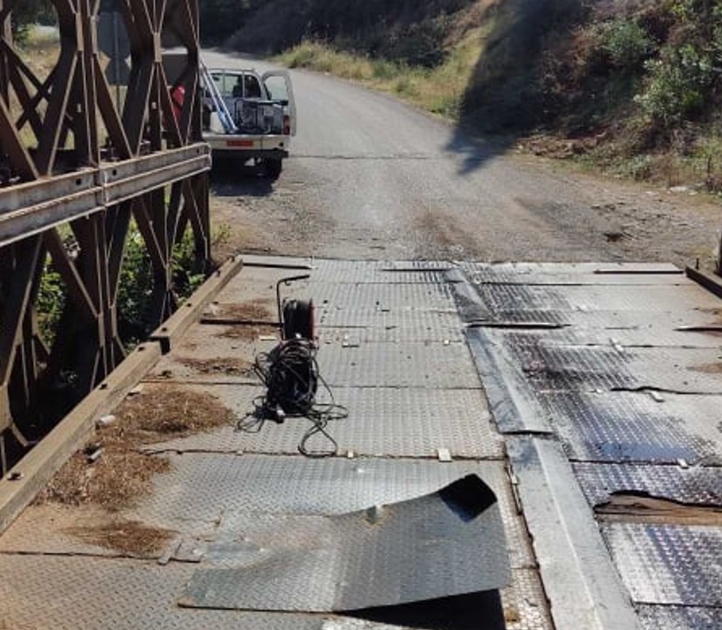 Aγρίνιο: παραμένει επικίνδυνη η γέφυρα του Αγίου Νικολάου- το χθεσινό συμβάν με λεωφορείο (φωτό)