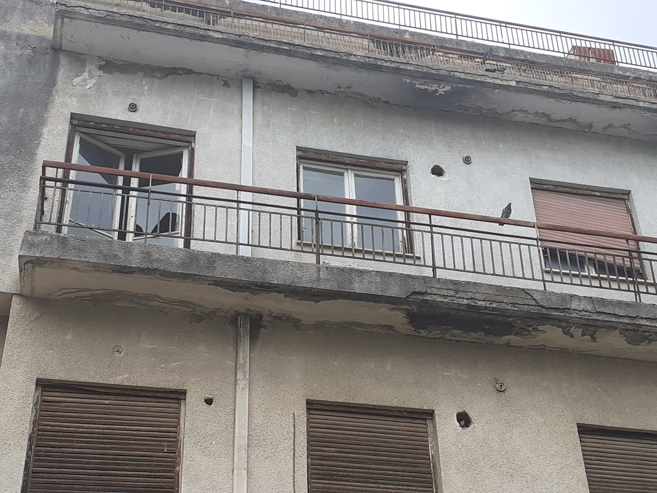 Αγρίνιο: Μέχρι τη Βουλή οι κίνδυνοι από το κτίριο που άλλοτε στέγαζε το παλαιό 5ο Γυμνάσιο…