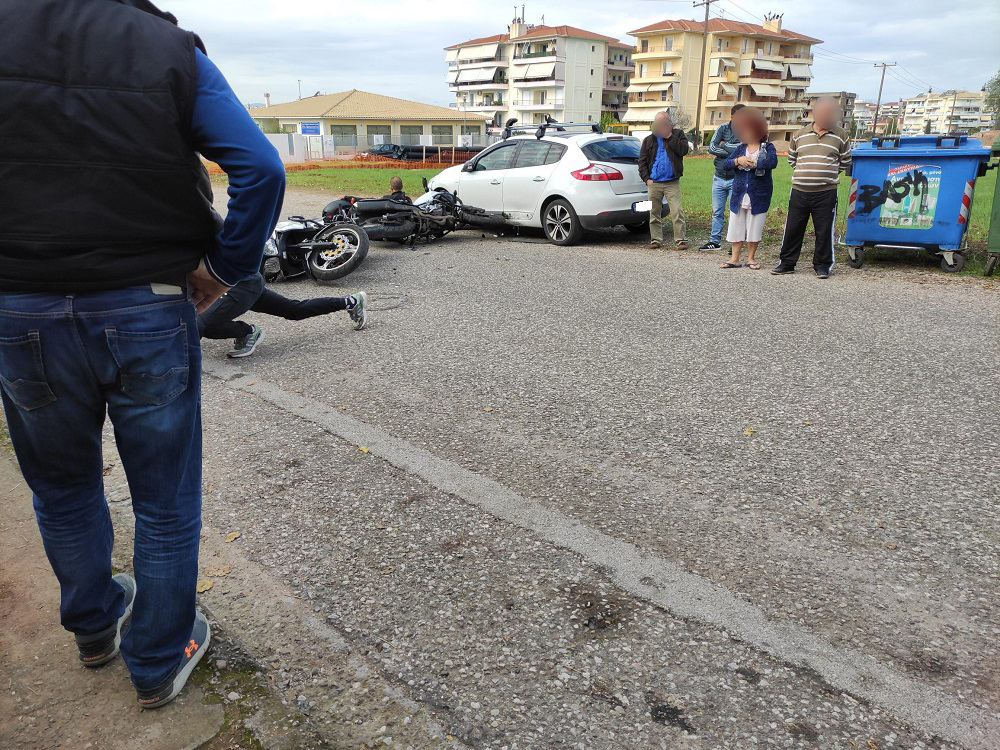 Αγρίνιο: Τρεις αστυνομικοί τραυματίες σε τροχαίο στις Εργατικές Ρηγανά (φωτο)