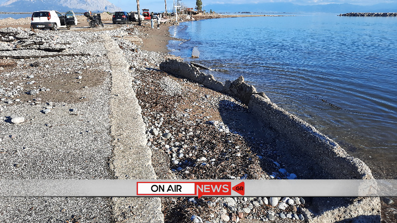Η κακοκαιρία εξαφάνισε την παραλία της Τουρλίδας (φωτό)