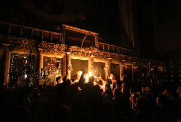 «Χριστός Ανέστη» με λαοθάλασσα στις εκκλησίες της Αιτωλοακαρνανίας (βίντεο)