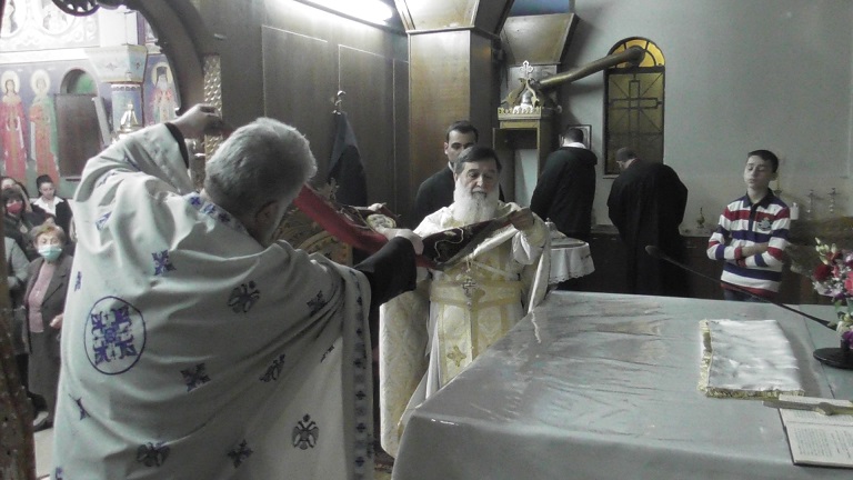 Μαζική συμμετοχή των πιστών στην Ακολουθία και Περιφορά του Επιταφίου στον Ι.Ν Αγίου Θωμά Αγρινίου (φωτό, βίντεο)