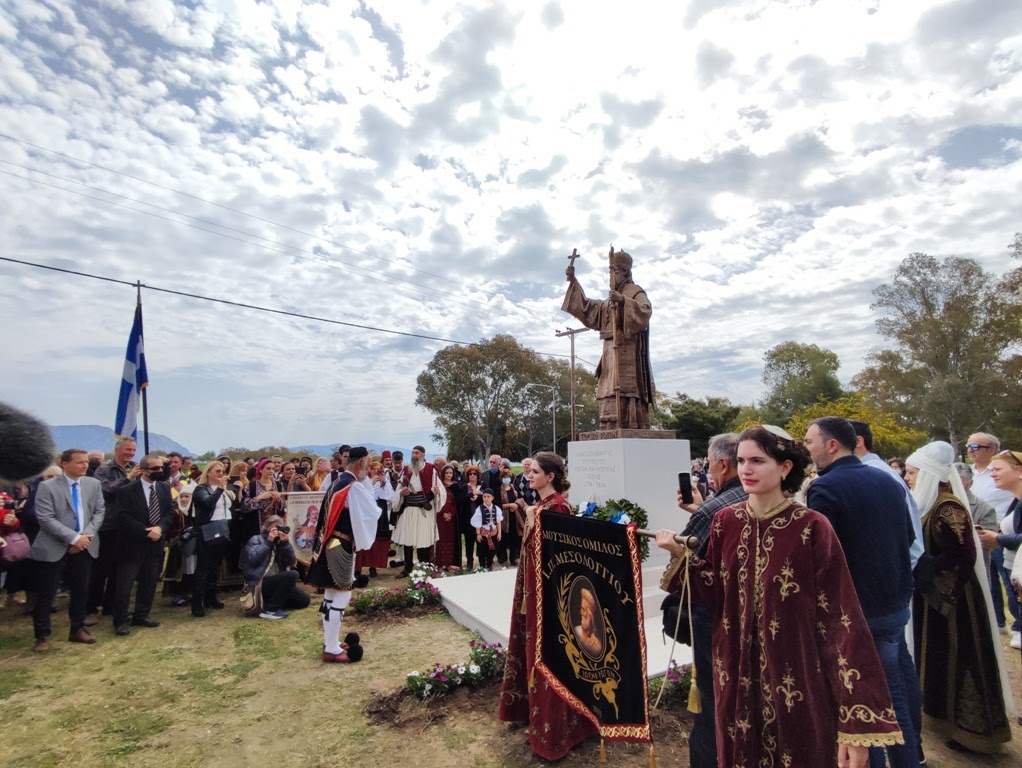 Συγκίνηση στο Μεσολόγγι για την επιθυμία του μακαριστού Κοσμά που υλοποιήθηκε: ο ανδριάντας του Επίσκοπου Ρωγών