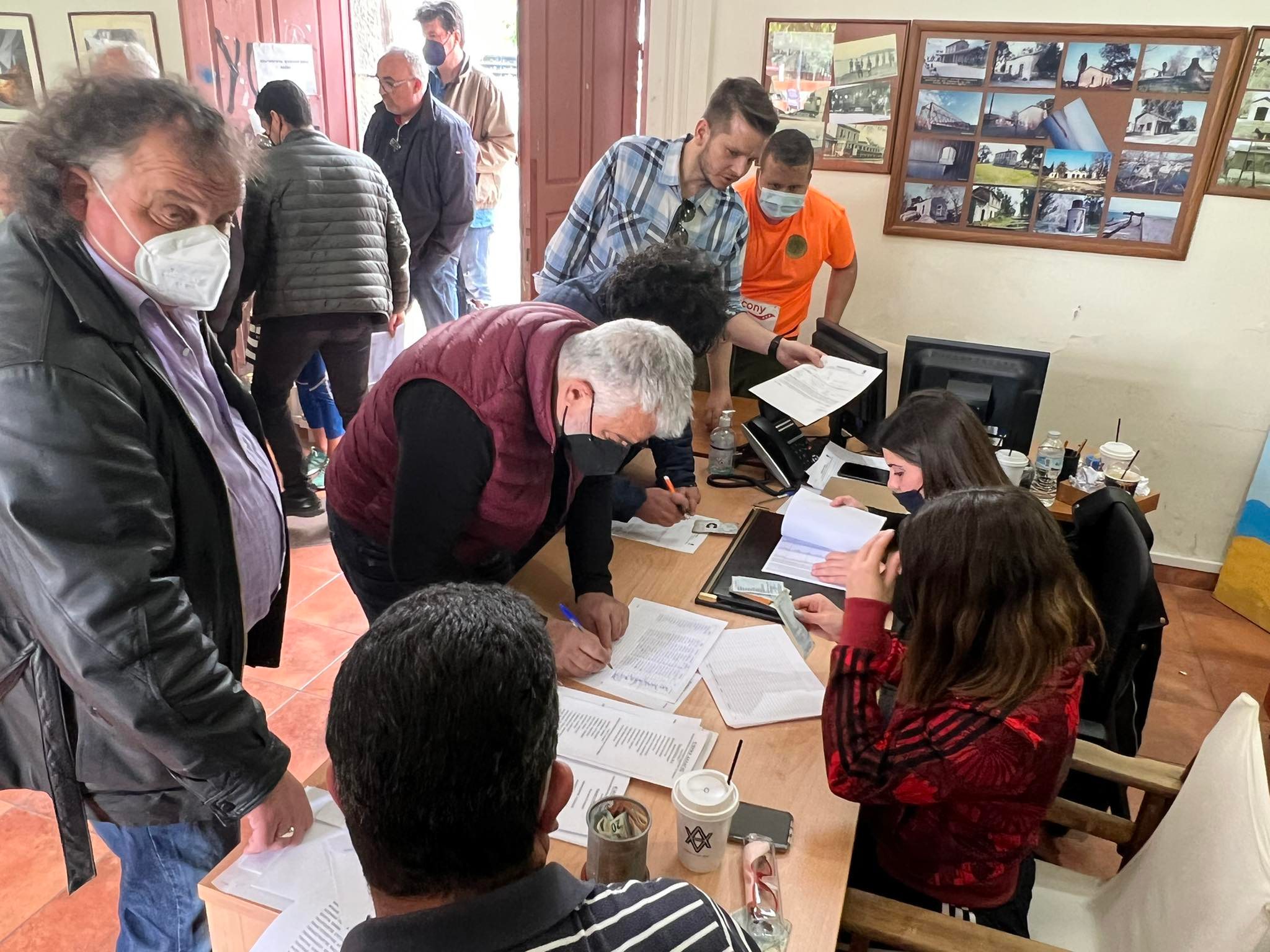 Εσωκομματικές εκλογές στο ΠΑΣΟΚ-ΚΙΝΑΛ: μεγάλη προσέλευση στις κάλπες του Αγρινίου