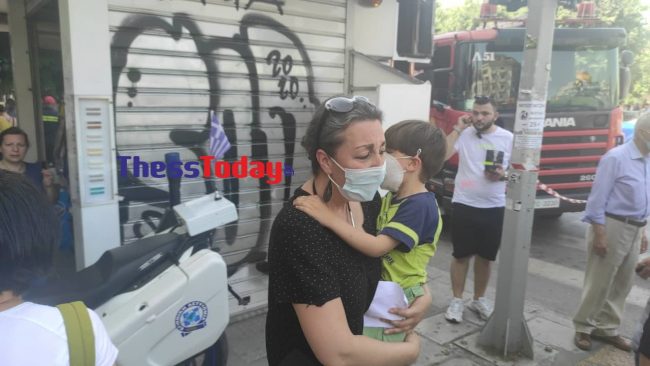 Δύο διασωληνωμένοι μετά τη φωτιά στη Θεσσαλονίκη -Δεκάδες απεγκλωβισμοί, συγκλονιστικές εικόνες (βίντεο)
