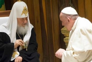 «Σχίσμα» του Πάπα με τη Μόσχα – Αποκάλεσε τον Κύριλλο «παπαδοπαίδι του Πούτιν»
