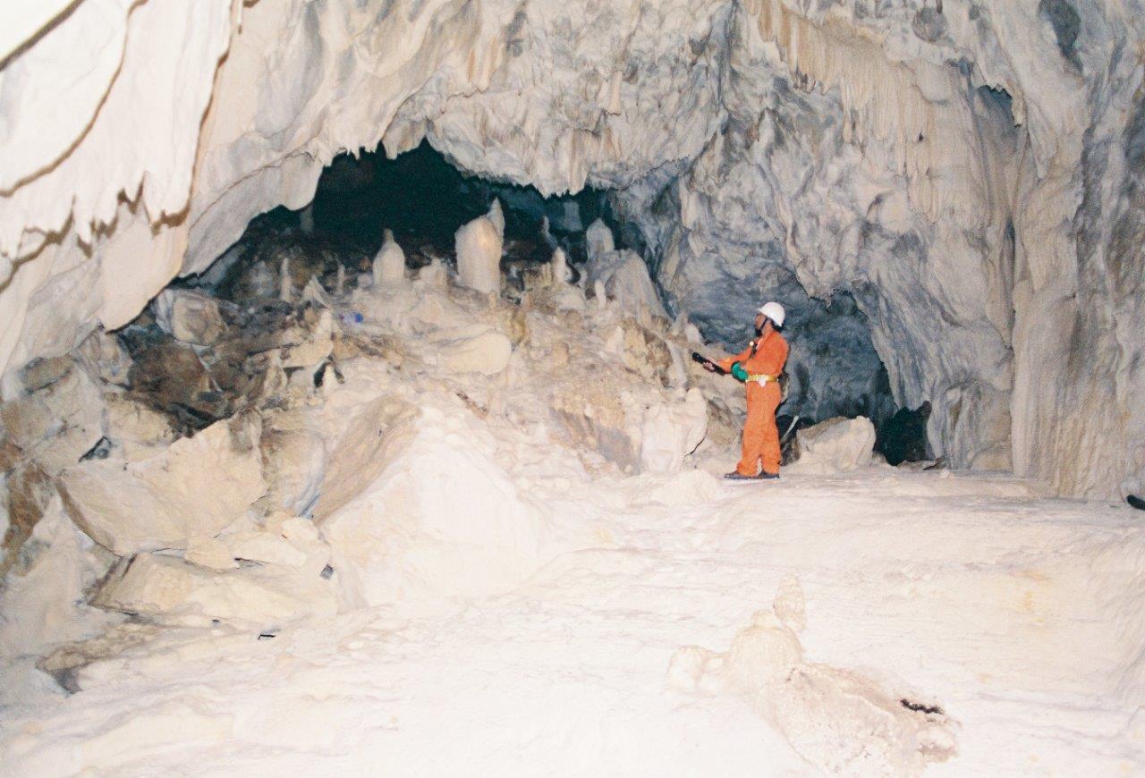 Όμορφη Σπηλιά Καλάνας, Όρη Βάλτου, εξερεύνηση πριν 30 χρόνια