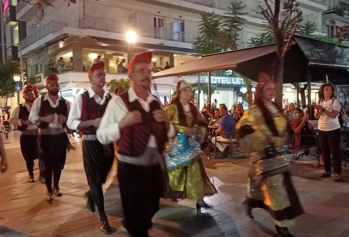 'Ωρα για χορούς στο Αγρίνιο (φωτό)