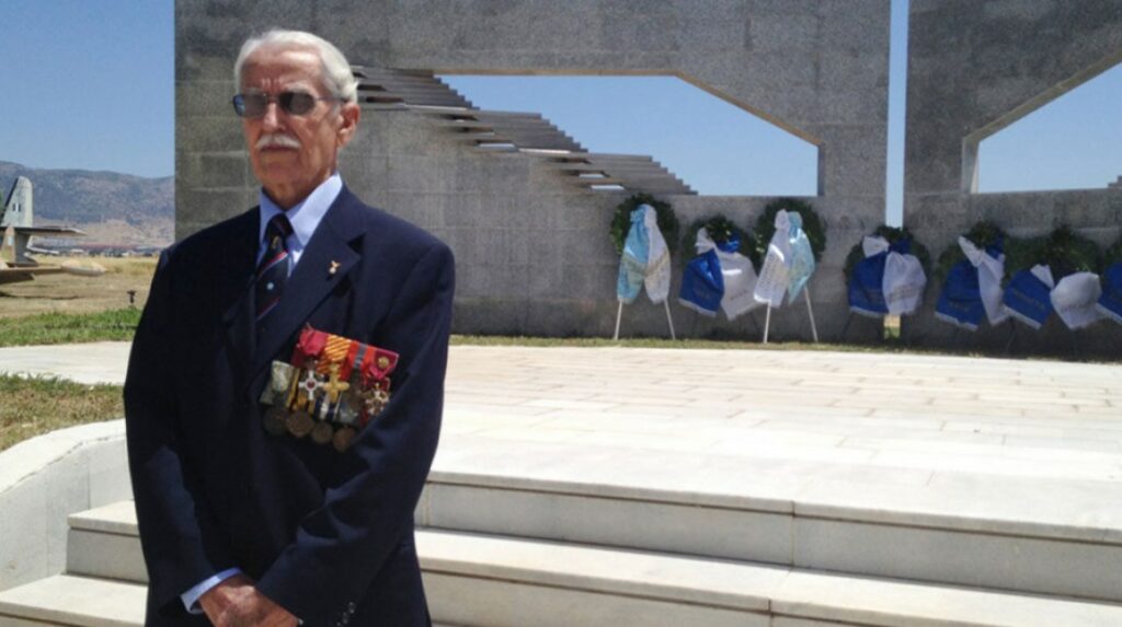 Πέθανε ο θρυλικός πιλότος Κωνσταντίνος Χατζηλάκος – Τελευταίος επιζών του Β’ Παγκοσμίου Πολέμου